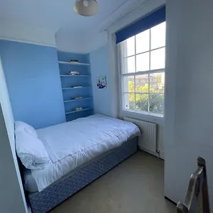 Beautiful 5-bedroom Townhouse *