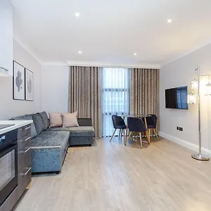 Cleveland Residences Farringdon Apartment