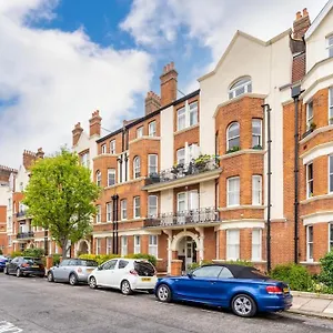 Spacious Flat With Huge Patio In Central * London