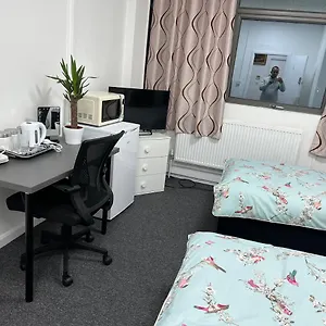 Hotel Mj - Entire Serviced For 6 Guests - Next To Tube Station Skyline View - 3*