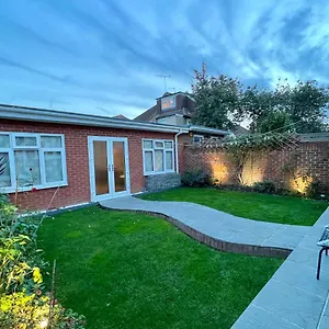 Brand New Modern Flat Southall
