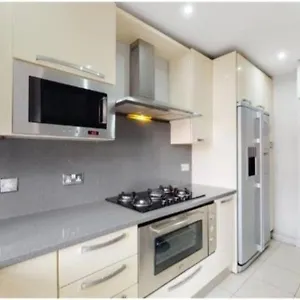 Apartment 9 Brentwood