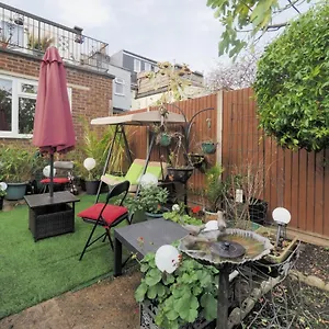 Stunning, Large 1 Bed Riverside Flat London