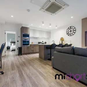 The Fitzrovia - Private One Bedroom With Own Entrance