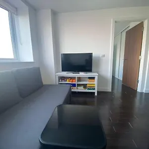 1+1 Modern Flat Next To Train Station شقة