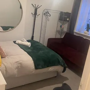 Spacious Double In Prime Location Homestay London