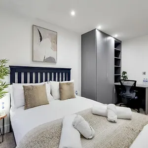 Apartment Free Parking - Stylish Three Bedroom By Excel London