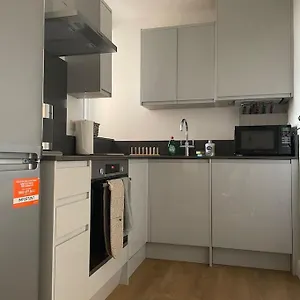 Family Friendly New Flat At London Gants Hill Station Near Ilford Apartmán