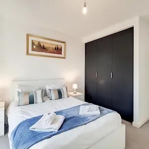 Deluxe One Bed By Excel Apartment *