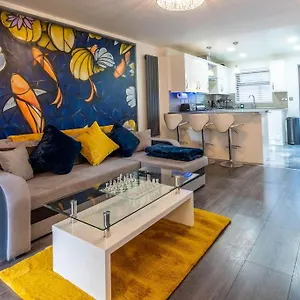 Cosy 3 Bedroom House In The Heart Of Brick Lane!