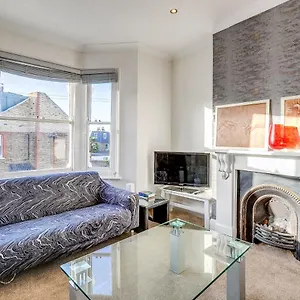 Apartment Lovely Place, Perfect For Family And Business Travellers Ideally Located Between The Commons London