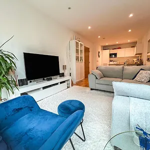 Luxury 2 Bedroom Flat 2 Bathrooms Апартаменты *