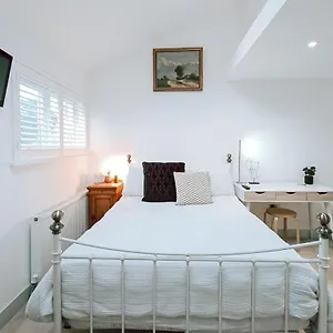 The Pembroke Studio By Richmond Park Дом отдыха Кингстон на Темзе