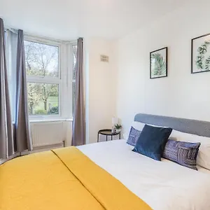 Apartment In Brixton Next Door To Brockwell Park London