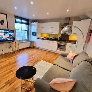 Portobello Market Apartment London
