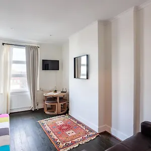 Entire Luxurious Flat Sleeps 4 Persons