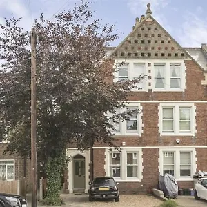 Apartman Light And Modern 2br 1.5ba, Newly Refurbished! *