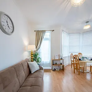 Appartamento Modern Spacious 75 Londra