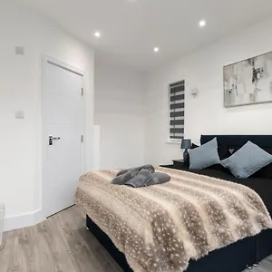 Apartment Star London Vivian Avenue 3-bed Oasis With Garden The Hyde