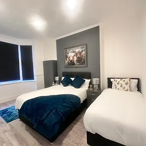 Kensington High Street Posh Flat * London