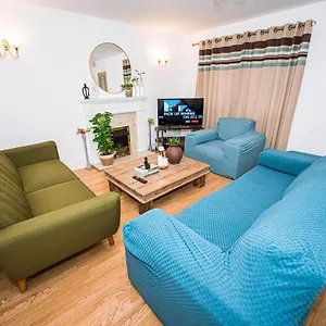 Holiday home #gorgeous 3 Beds Home#7min To Subway, Free Parking *
