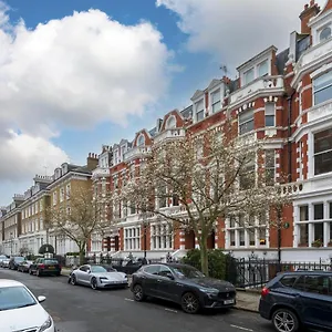 Kensington Luxury Apartment