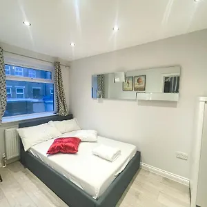 Holiday home 2a Seymour Road *