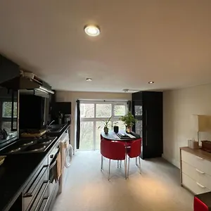 Comfy Studio - Finchley Road Apartment *