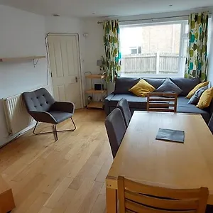 Lovely 3 Bedroom House Wimbledon Apartment London