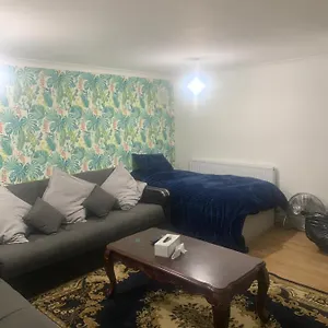 Гостевой дом Mon Repos Heathrow Cranford