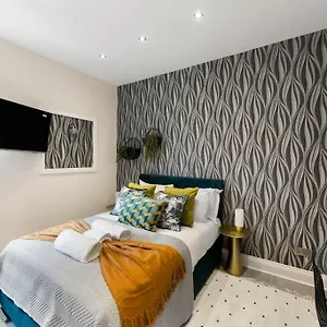 Cozy Nook: Stylish Studio, Walk To Park & Shop Apartamento