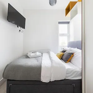 Functional Budget With Wi-fi And Laundry Facilities Near Tube Station Апартаменты Лондон