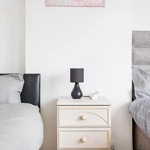 Headsonbed- Croydon 4bedrooms With Parking For The Larger Groups *