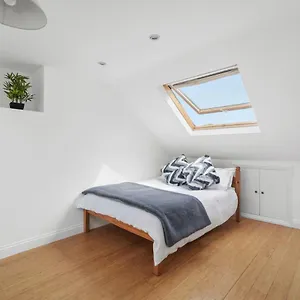 Apartment Hanger Lane Hububb London