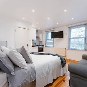 Your Lovely Studio Flat- West3 Апартаменты *
