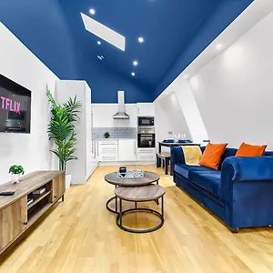 Spacious Contemporary 2 Bed Flat, * Лондон