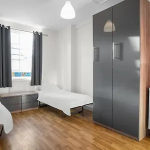 Halpin House Hostel *