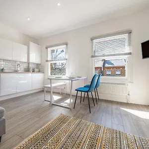 Modern Split Level 2br Spacious Maida Vale Apartamento Londres
