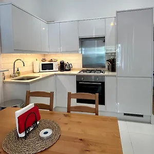 1 Bedroom In Shepherds Bush, Лондон