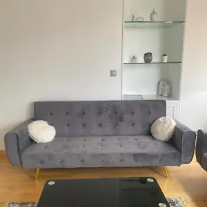 Cozy Two Bedroom Flat In The Heart Of *