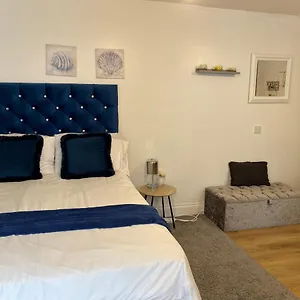 Private Studio Outhouse Near Heathrow- Free Parking Hayes (Greater London)