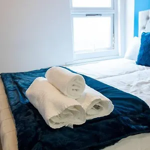 3beds / 3baths Close To Portobello Road Apartment