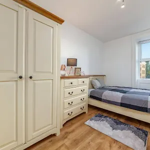 One Bedroom Flat In Central #02 London