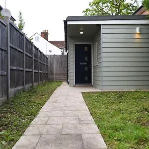 Beautiful Private Detached 1 Bed With Private Outdoor Space Holiday home *