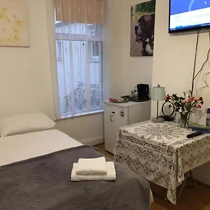 Double Location 2 Homestay