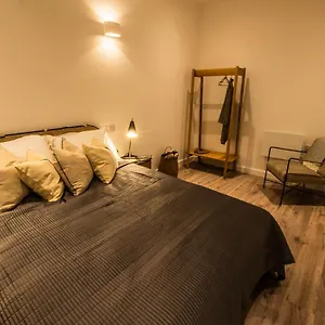 Apartamento By Charles Hope Uxbridge