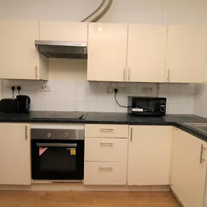 Apartment Ideal 2 Bed Flat Close To City *