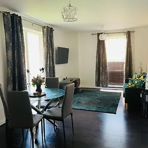 Deluxe 2-bedroom Away Apartment