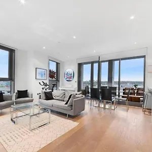 3 Bedroom Penthouse With Private Terrace, Battersea, Nine Elms Apartment