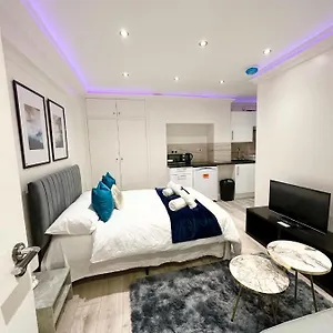 Apartment Charm - Stylish In Kensington *